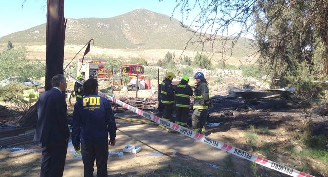 Investigan muerte de cinco personas calcinadas en incendio de mediagua