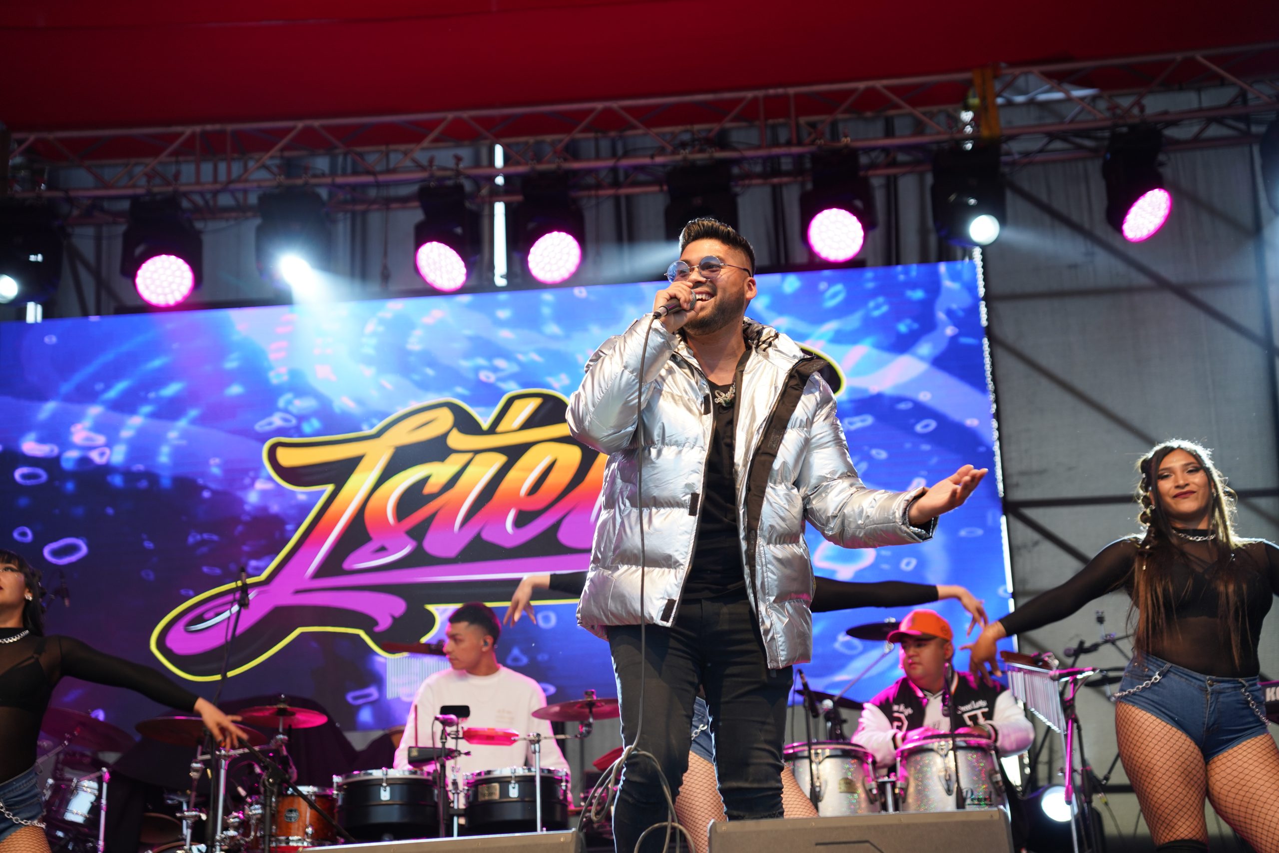 Segunda jornada de la Fonda Los Peñones la rompe con buena música y