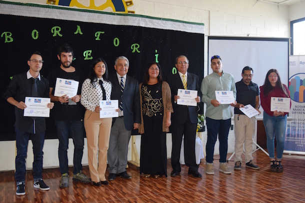 50 ovallinos se certificaron en inglés en cursos gratuitos del Rotary Club