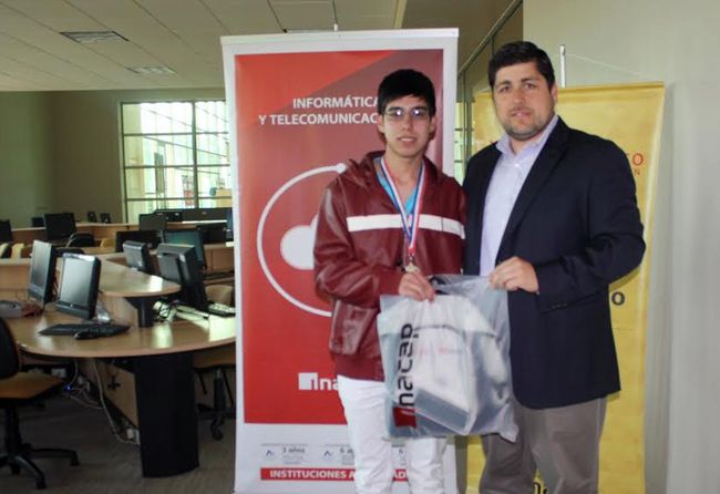 Alumnos del Liceo Politécnico brillan a nivel nacional en competencia tecnológica