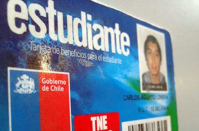 Estudiantes recibirán una Tarjeta Nacional Estudiantil “enchulada” para el 2015