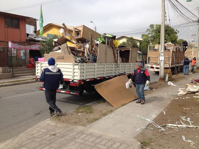 Municipio retira más de 12 toneladas de basura histórica en la población Ariztía