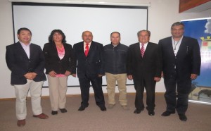 Fernando Joo, Clarisa Cortés, Sergio Huerta, Blas Araya y Herman Osses junto al alcalde Pedro Valdivia (Foto: Cedida) 
