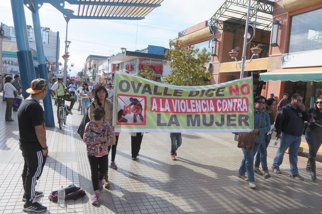Ovallinas dijeron NO a la Violencia contra la Mujer