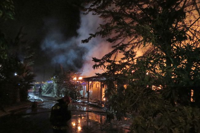 Incendio de madrugada destruye instalaciones en recinto de empresa pisquera