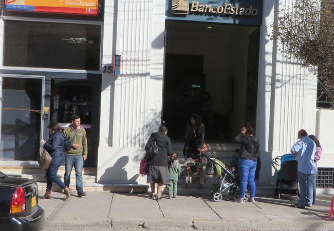 BancoEstado no se preocupa de ancianos y madres con niños pequeños