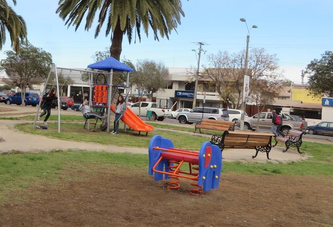 La alegría no sale de vacaciones: Niños tienen nuevos juegos en parque Alameda