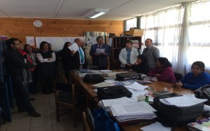 ELÑ jefe comunal se reunió con los profesores del Liceo Alberto Gallardo y constató los daños en el establecimiento (Foto: Cedida)