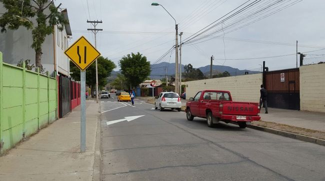 Este letrero de calle Tocopilla y David Perry, informa todo lo contrario. ¿O alguien lo instaló al revés?
