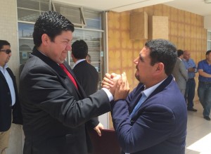 El fraternal saludo entre el ex gobernador Herrera y el actual jefe provincial Wladimir Pleticosic (Foto: OvalleHOY.cl)
