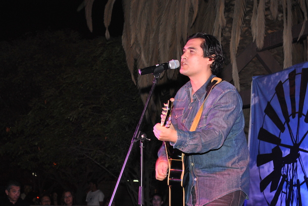 Daniel Guerrero le canta a los enamorados y cierra la Semana Punitaquina