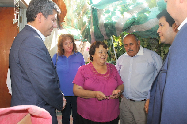 Afectados por terremoto reciben ayudas para restaurar viviendas