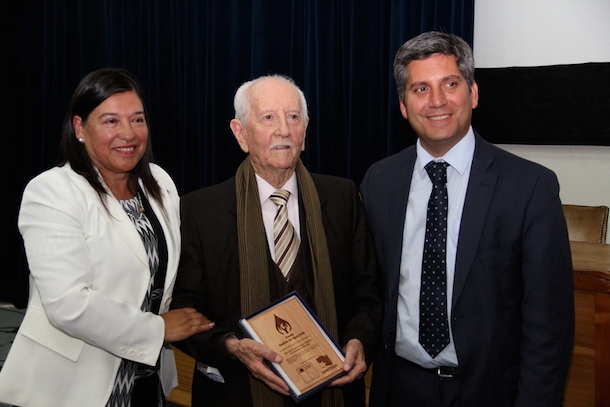 El ex Intendente Renán Fuentealba fue galardonado (foto: cedida)