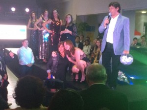 Gian Franco Dazzarola animó el evento que protagonizó la modelo y panelista de TV Andrea Della Casa (Foto: OvalleHOY.cl) 