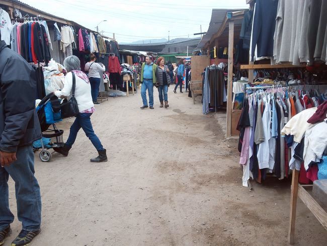 Locatarios del sector de la ropa americana en la Feria Modelo piden la  pavimentación del lugar | Ovalle Hoy