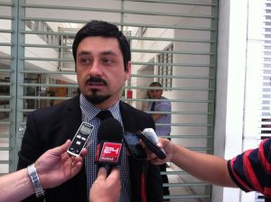 El abogado y ex defensor penal público, Carlo Silva, solicitó la postergación del juicio (foto: OvalleHOY.cl)