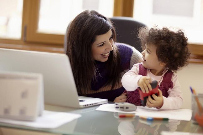 Madres en educación superior, un aplauso para ellas.