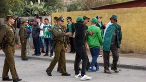 ... Mientras tanto en las afueras del estadio Municipal de Punitaqui.