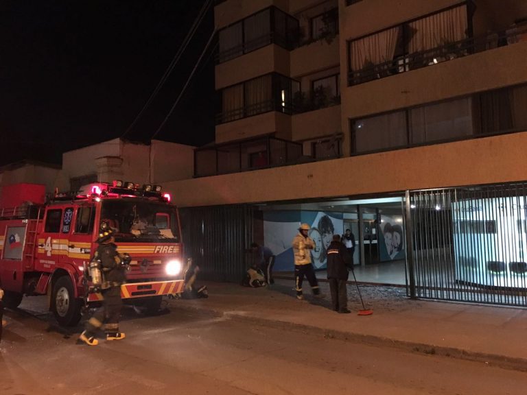 AHORA: Fuerte explosión en departamento de edificio Las Palmas