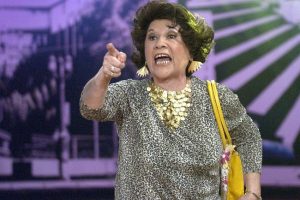 Patty Cofré llega con su staff.