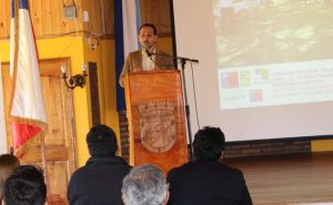 Pie de foto El Diputado Daniel Núñez, presidente de la Comisión de Recursos Hídricos,  en la jornada de transferencia tecnológica para mejor la uva pisquera que se produce en la región.