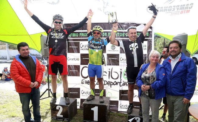 Pedaleros ovallinos se lucieron en Desafío Mountain Bike de Guanaqueros