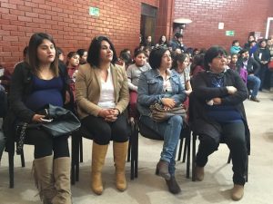 Familiares de Enzo, entre ellas su madre Danitza Roco Orrego, su abuela y su hermana (foto: OvalleHOY.cl)