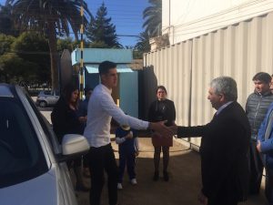 Enzo Roco es recibido por el alcalde Claudio Rentería (foto: OvalleHOY.cl)
