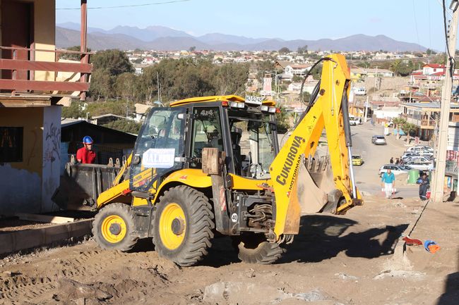 Vecinos de Guanaqueros comienzan a decirle adiós al polvo: pavimentarán calles y pasajes