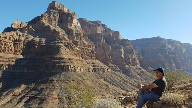 Con el impresionante telón de fondo del Gran Cañón.