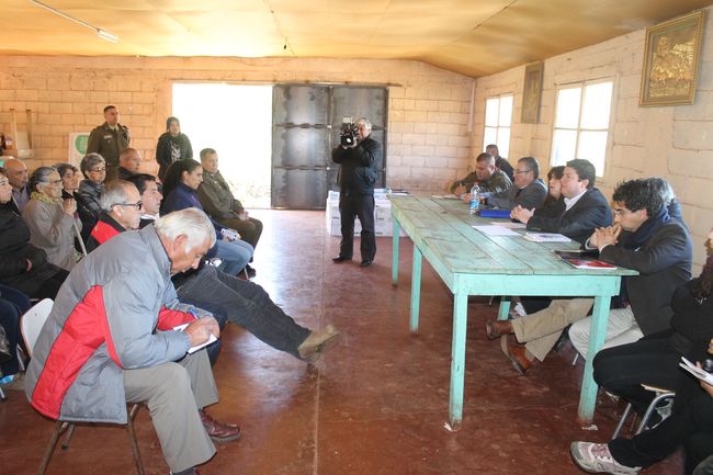 Vecinos de Mantos de Hornillos conocen detalles de su proyecto de electrificación