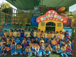 Los peques asistentes posan para graficar su visita al centro de juegos (Foto: Cedida).