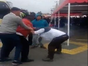 24-07-2016 Pelea buses