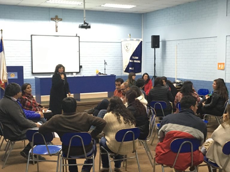 Con talleres buscan ayudar en el desempeño de los padres en la crianza de los hijos