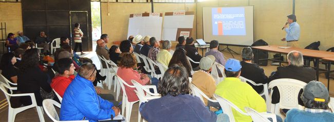 Vecinos de Quilitapia conocen proyecto de pavimentación ruta D-707