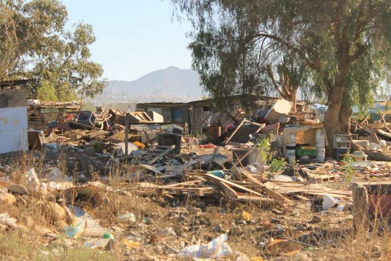 Tomas en la ribera del río deberán ser abandonadas: el rostro oculto de la pobreza