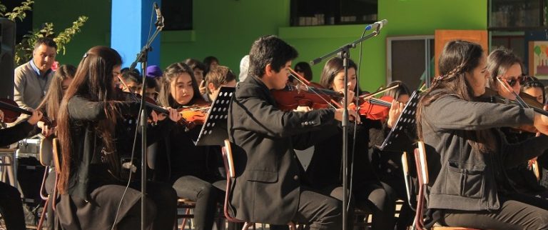 Alumnos del Colegio de Artes se preparan para tocar con Los Jaivas
