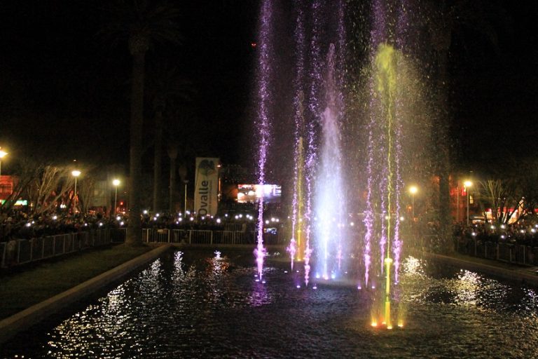 Con un espectáculo que llenó la Alameda de colores y música  inauguran Espejo de Agua