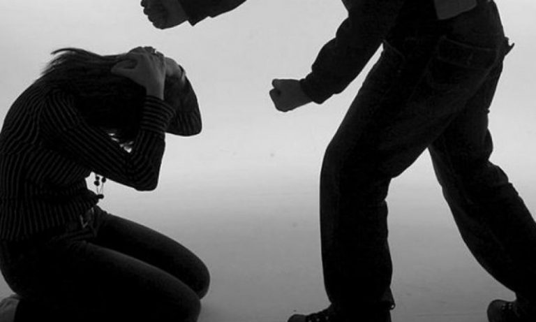Hombre amenaza de muerte a su pareja con arma blanca