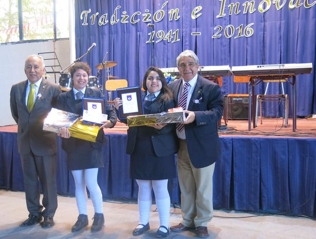 Con reconocimiento a empresarios y alumnos Liceo Politécnico celebró aniversario 75