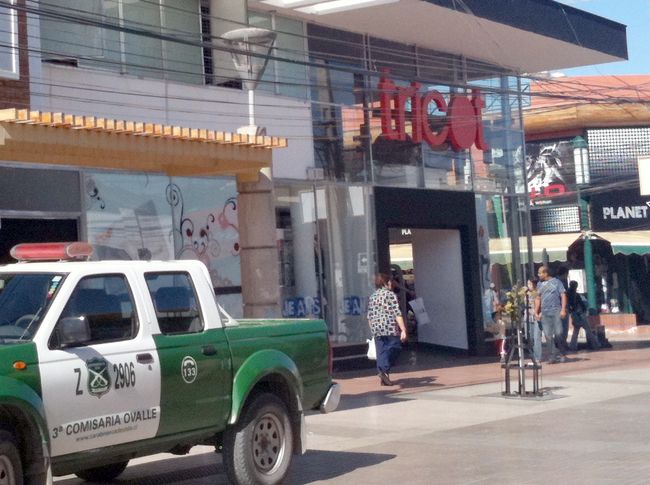 Robaron multitienda y quedaron con firma mensual