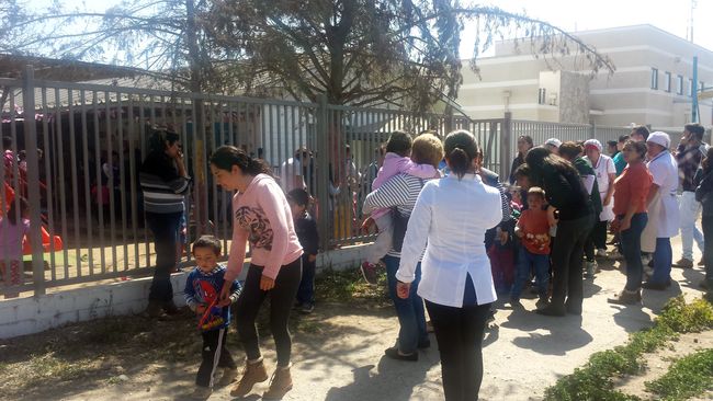 Padres llegaron de inmediato al lugar preocupados por sus hijos.