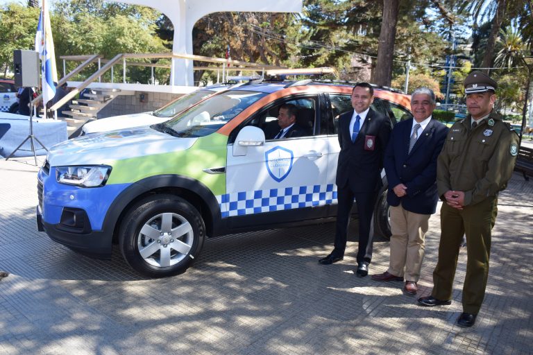 Municipalidad hace entrega de autos de seguridad para la comuna