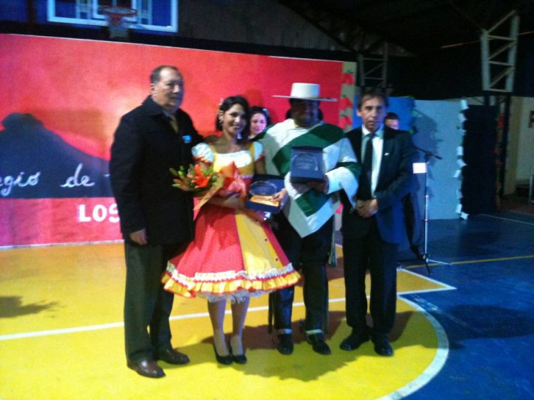 Pareja ovallina participa en muestra  Nacional de Cueca