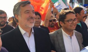 El  senador Guillier se paseó sonriendo junto a su candidato (Foto: OvalleHOY.cl) 