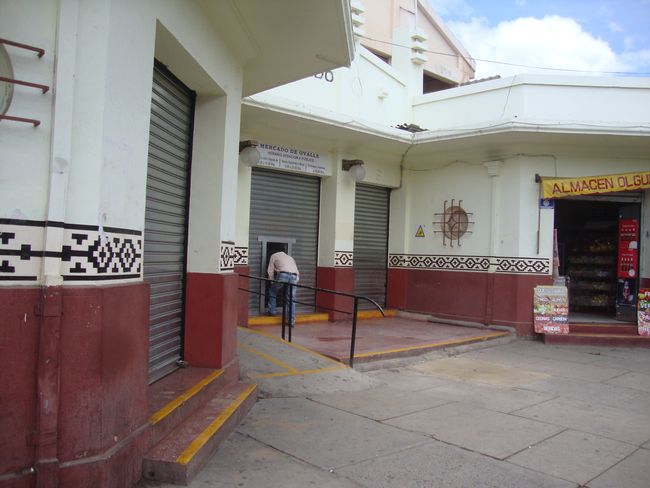Lluvia obligó a cerrar el Mercado Municipal el domingo
