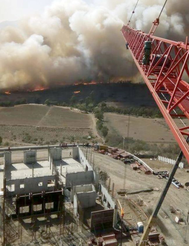 Incendio visto dedsde una grúa de la construcción del nuevo Hospital de Ovalle.