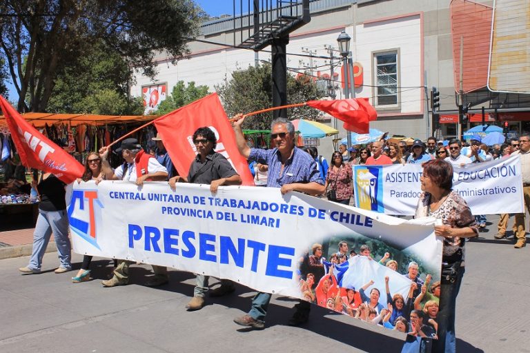 Movilización de funcionarios públicos reúne a más de mil personas en Ovalle