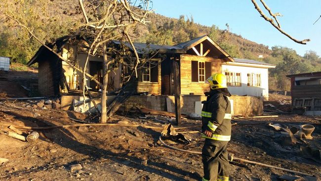 Las aflicciones de bomberos para controlar incendio en Potrerillos Bajos