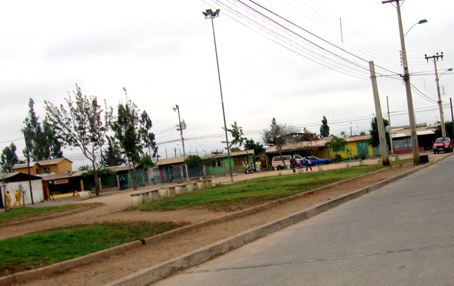 Hablaba por su teléfono celular en la plazoleta cuando le pusieron un cuchillo en el cuello